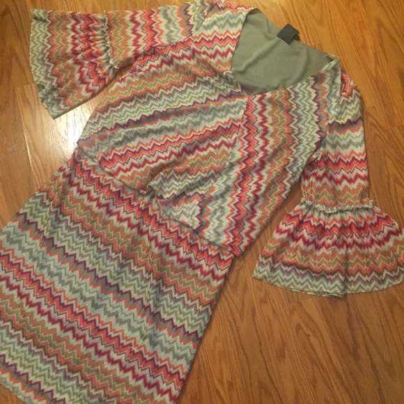 60’s Inspired Bell Sleeve Zig Zag Pattern Dress - Picture 8 of 10